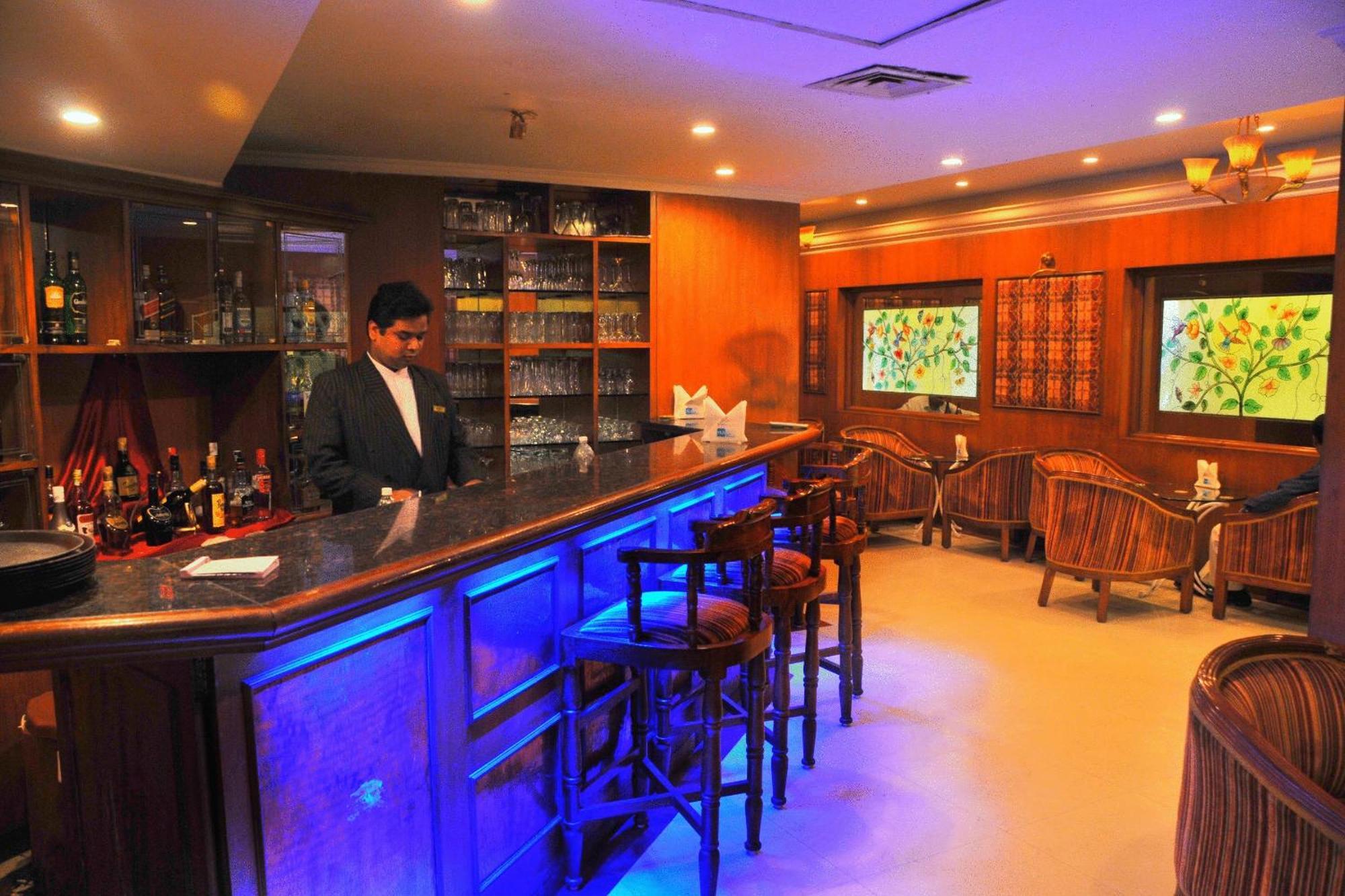 纳拉帕德班加罗尔国际酒店-奥利弗管理 餐厅 照片